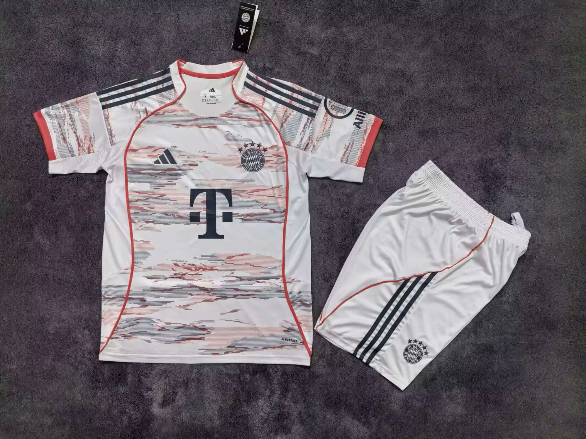 Kids kits 25/26 Bayern away