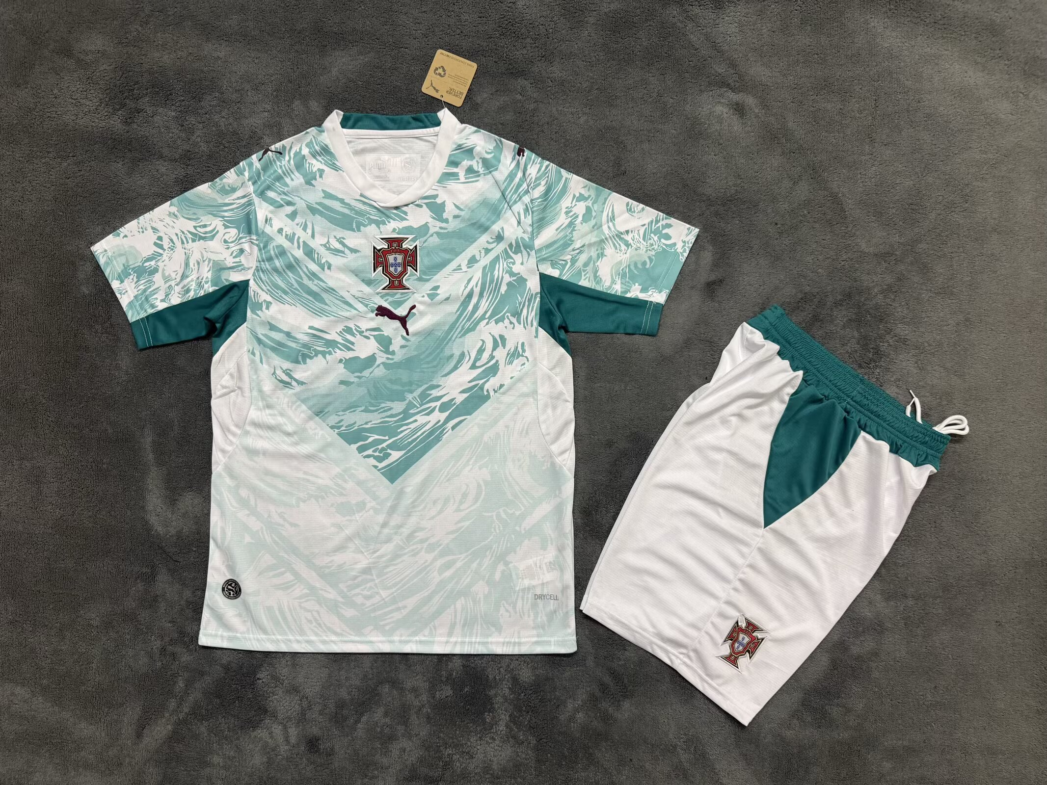 Adults kits 26/27 Portugal away