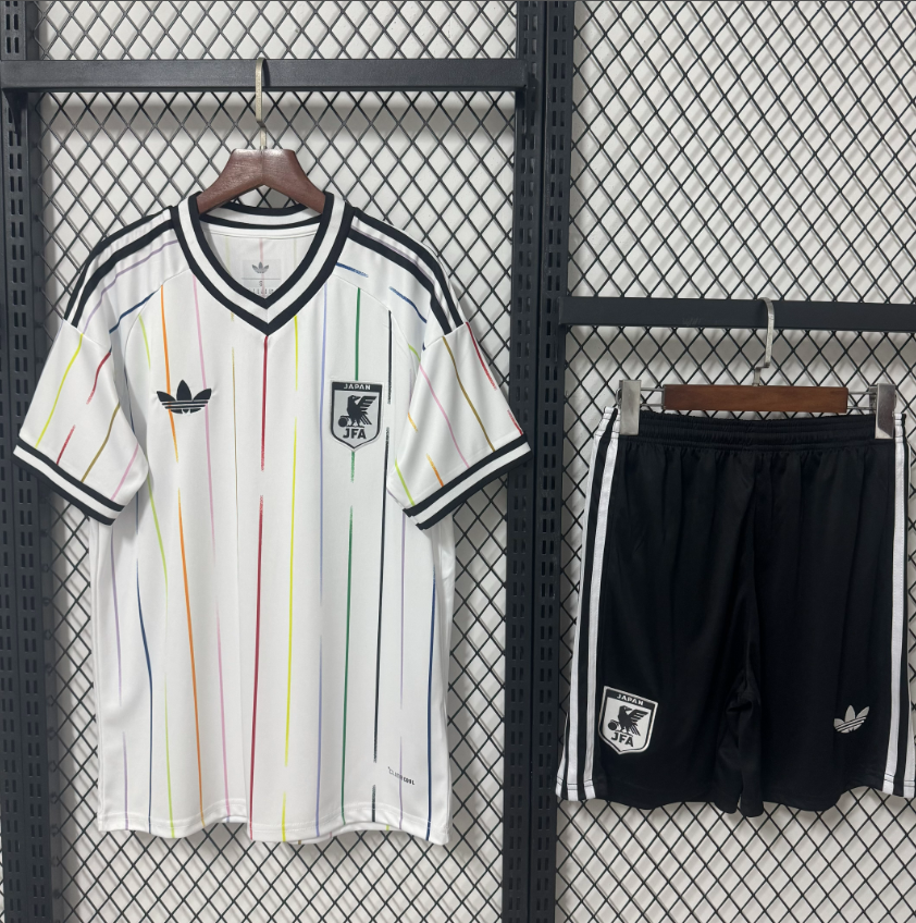 Adults kits 26/27 Japanese away