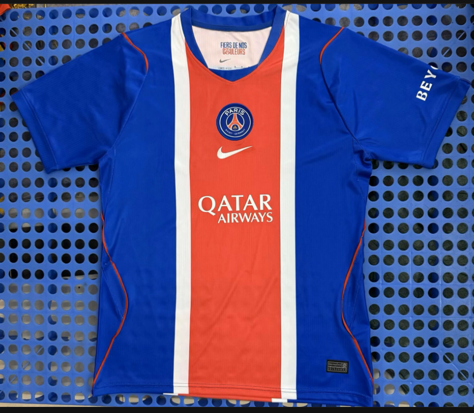 Fans Version 26/27 Paris home
