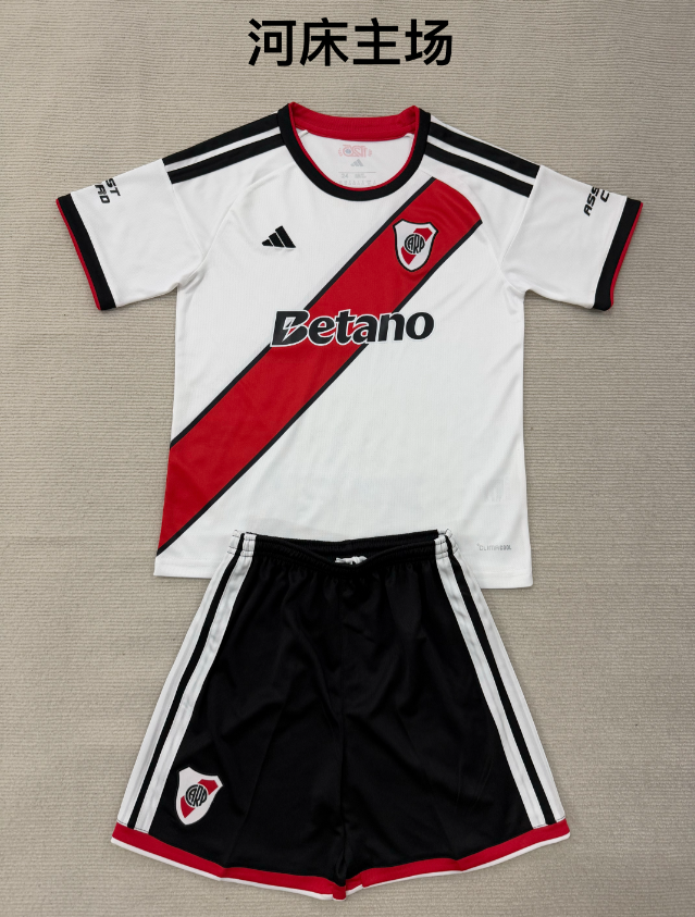 Adults kits 26/27 River Plate home