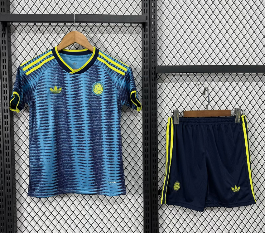 Adults kits 26/27 Colombia away