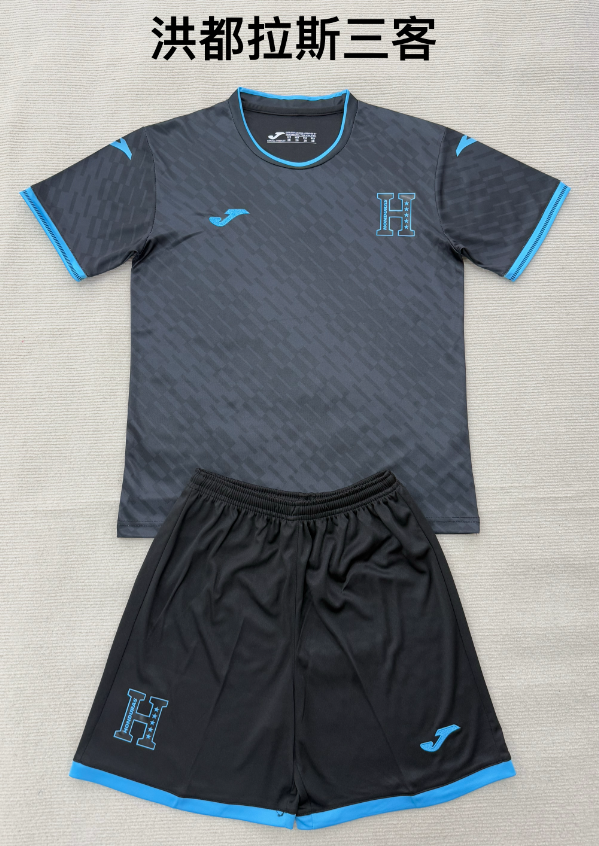 Adults kits 26/27 Honduras third away