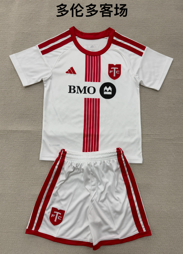 Adults kits 26/27 Toronto away