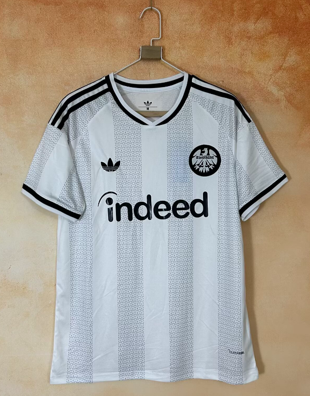 Fans Version 26/27 Frankfurt Pale