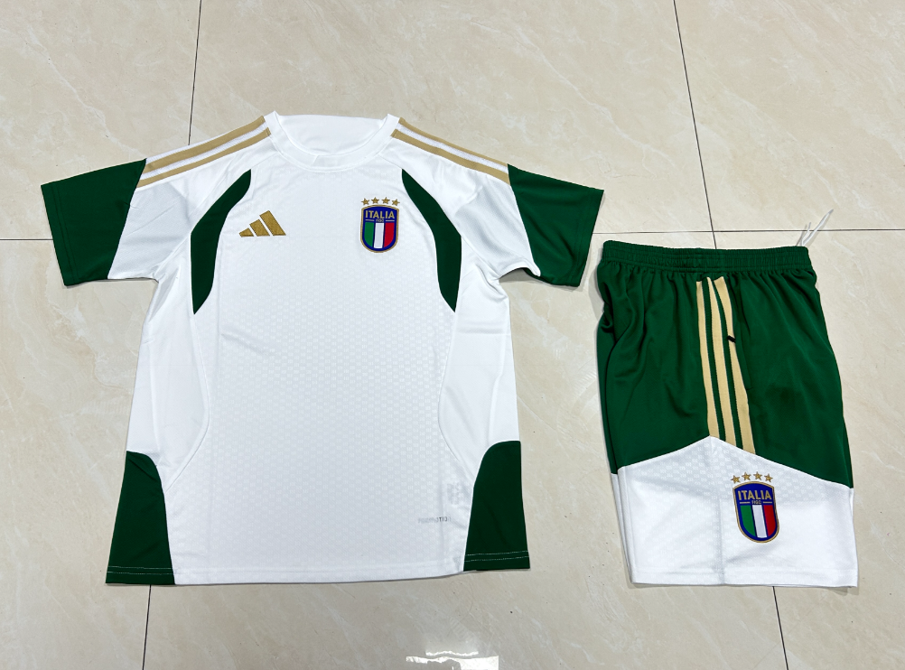 26/27 Italy white Adults Training Kits