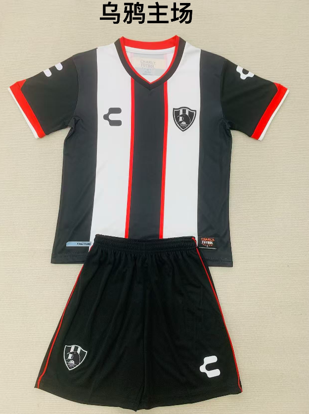 Kids kits 26/27 Club de Cuervos home