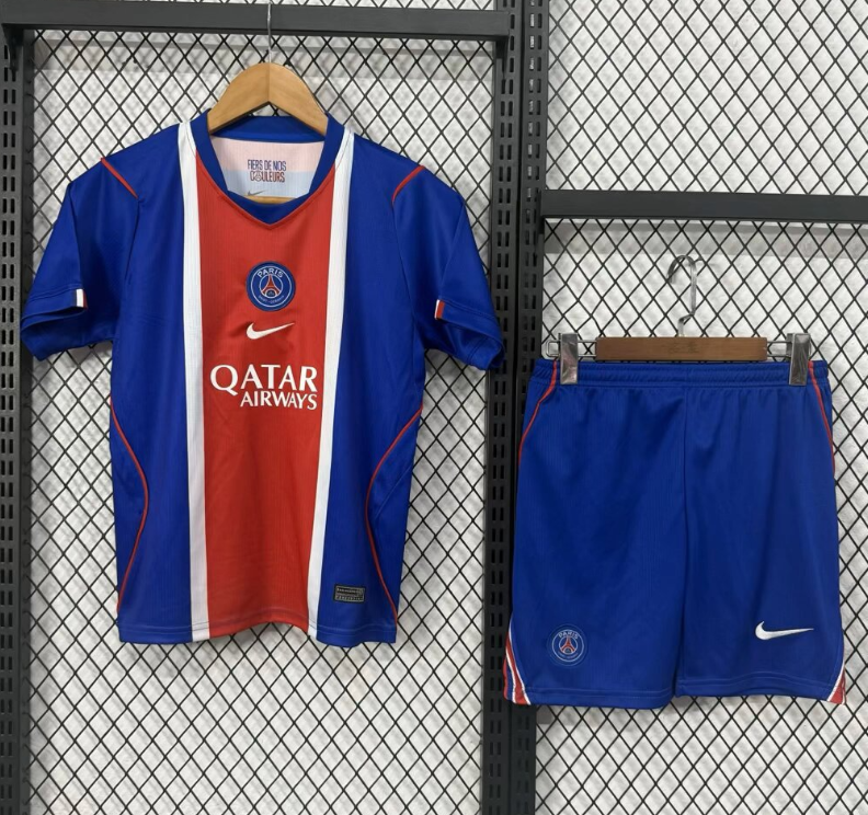 Adults kits 26/27 Paris home 