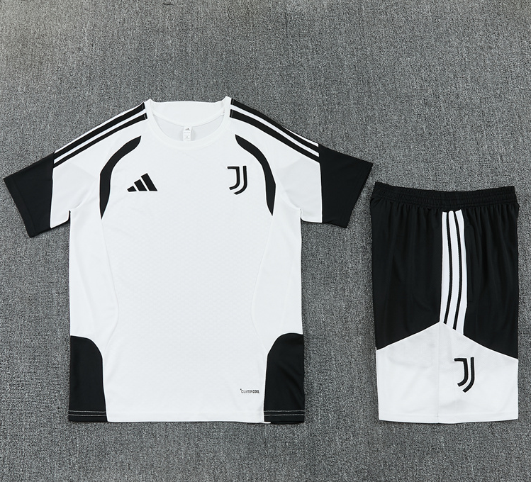 26/27 Adults short sleeves Juventus white Training Kits
