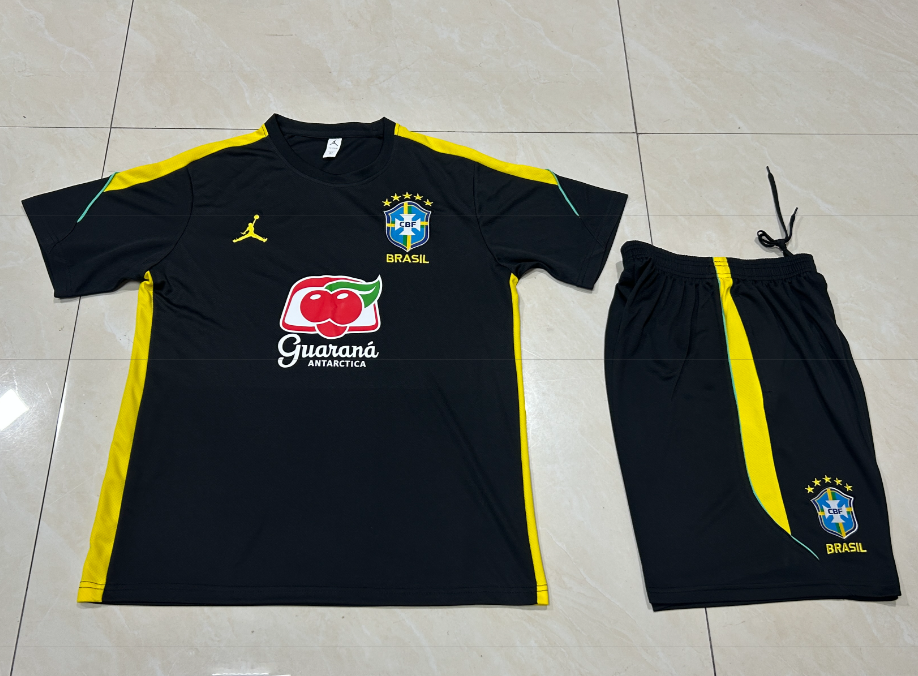 26/27 Adults short sleeves Jordan Brazil Black paired with yellow Training Kits