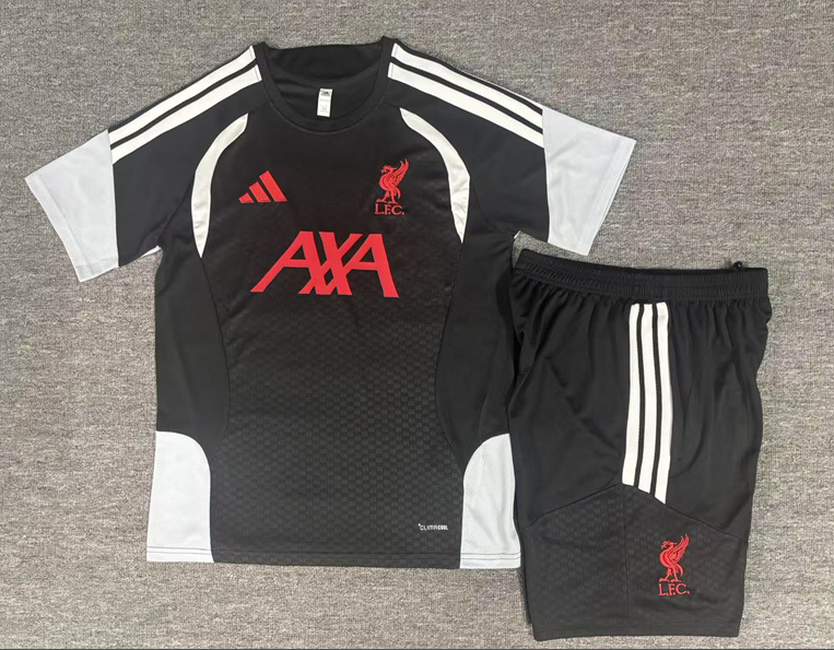 26/27 Adults Liverpool Black Training Kits