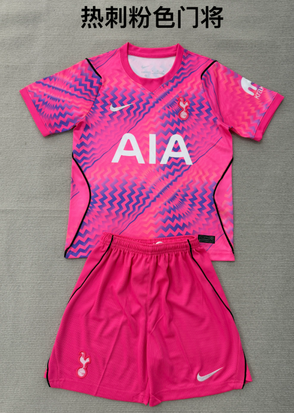 Adults kits 26/27 Tottenham Pink goalkeeper
