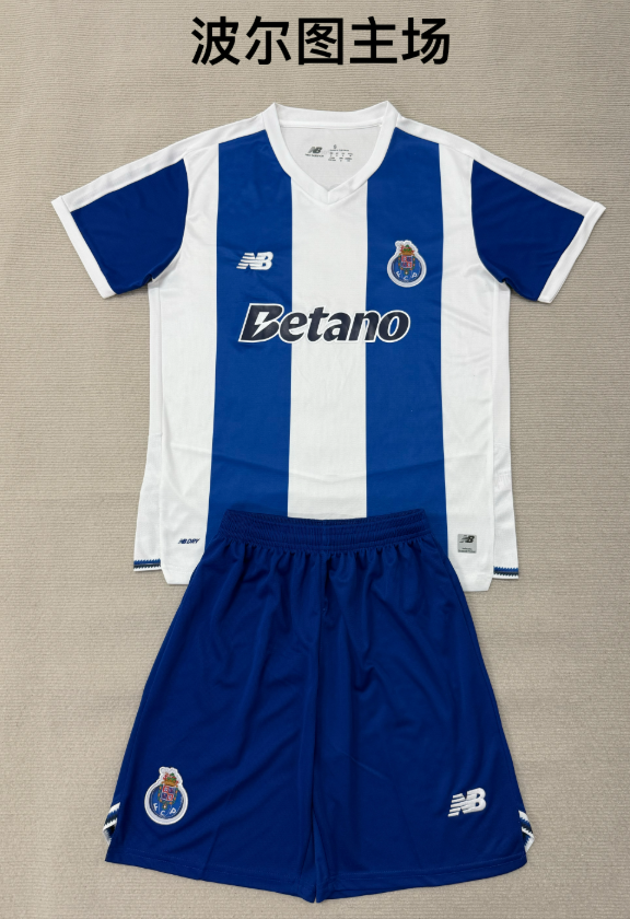 Adults kits 26/27 Porto home