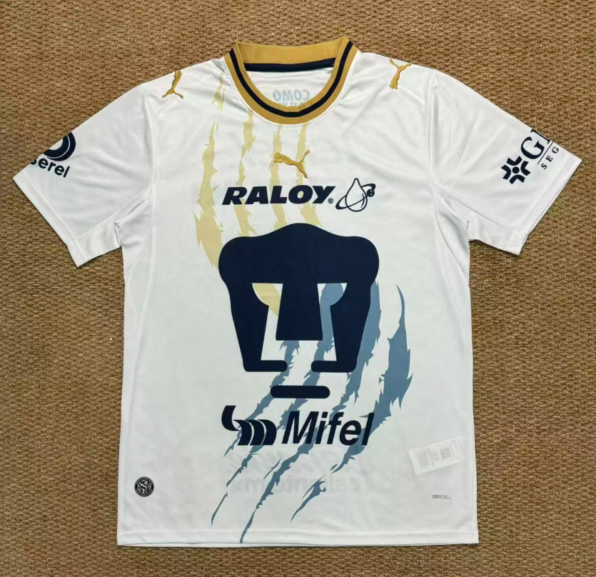 Fans Version 26/27 Pumas home