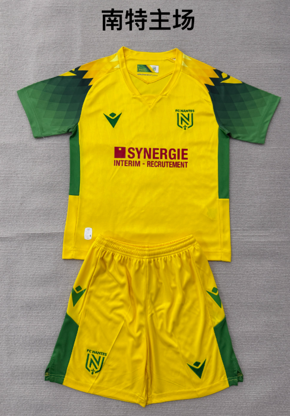 Adults kits 26/27 FC Nantes home